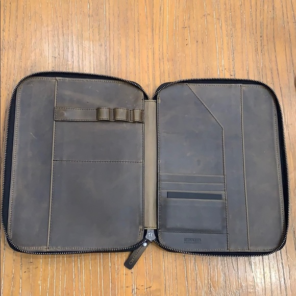 Shinola tech portfolio case - Picture 1 of 5